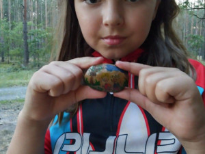 Češi se na výletech baví malovanými kamínky. Ty mohou cestovat až stovky kilometrů