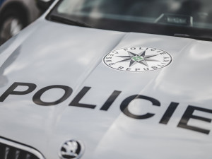 Pomozte, drží mě v zajetí! Policisté se vydali po stopách balónku z Německa