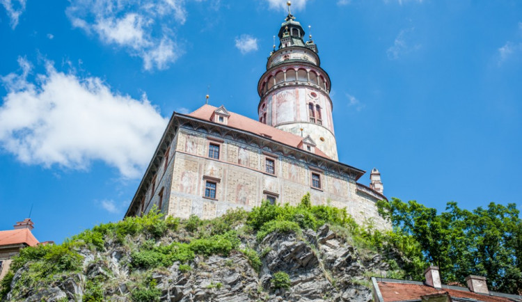 Silný červenec ztráty památkářů na vstupném nevyrovná. Zájem byl o Hlubokou a Krumlov