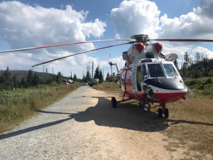 Na Šumavě spadl ze skály německý turista