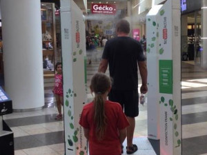 Jihočeši přišli s jedinečným řešením, jak snížit riziko přenosu virové nákazy a Nákupní centrum Géčko je u toho