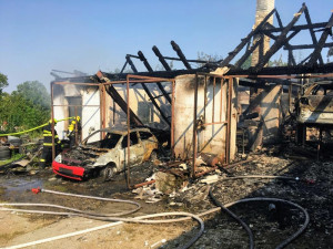 Požár autodílny způsobil škodu za dva miliony korun