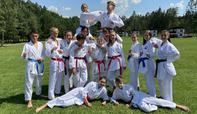 Karatisté z TJ Karate České Budějovice si užívají letní soustředění. Po návratu začnou připravovat nábory na novou sezónu