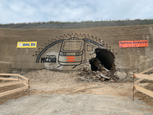 VIDEO: Správa železnic začala budovat druhý tunel na trati Sudoměřice – Votice. Po kompletním dokončení bude cesta do Prahy trvat hodinu a půl