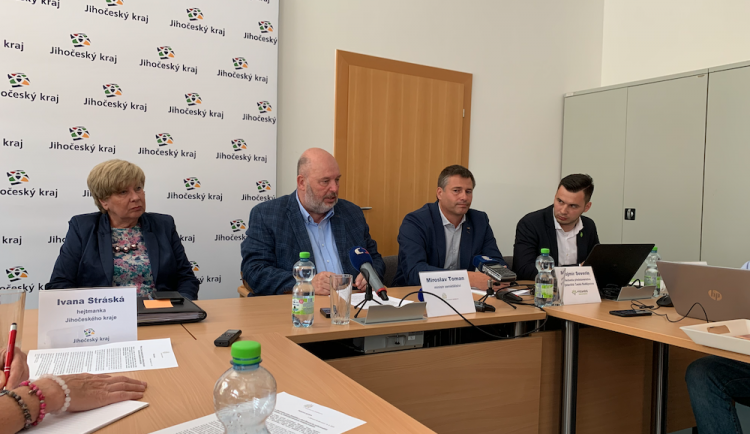 Jižní Čechy navštívil ministr Toman, řešil investice budějckého Výstaviště i používání chemie v okolí Římova