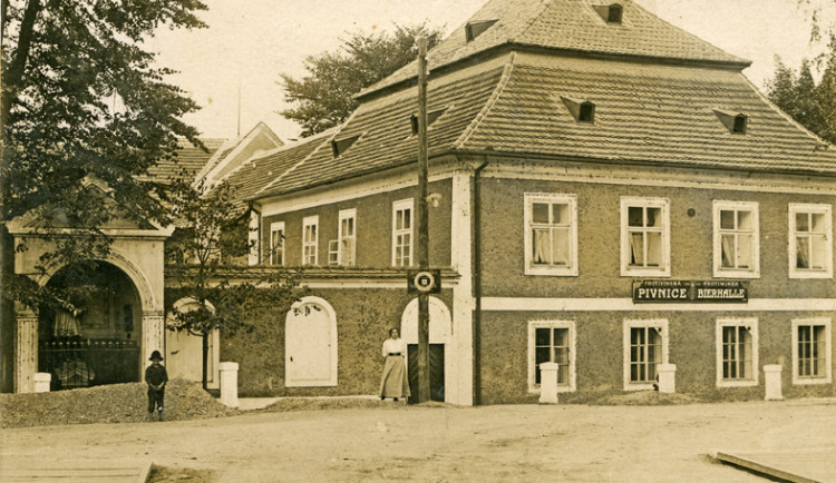 České Budějovice objektivem Milana Bindera a perem Martina Maršíka: historie jedné pohlednice