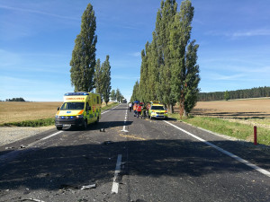 Na Strakonicku se srazil náklaďák s osobákem. Řidič osobního auta nehodu nepřežil