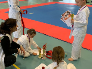 Damai di Hati: Jsme oddíl tradičního karate a taichi. Uchopte s námi sílu svého těla a získejte vnitřní mír