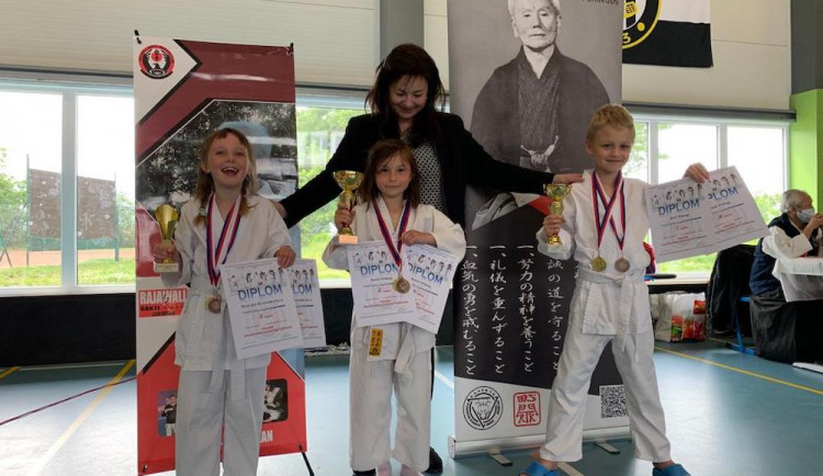 Damai di Hati: Jsme oddíl tradičního karate a taichi. Uchopte s námi sílu svého těla a získejte vnitřní mír
