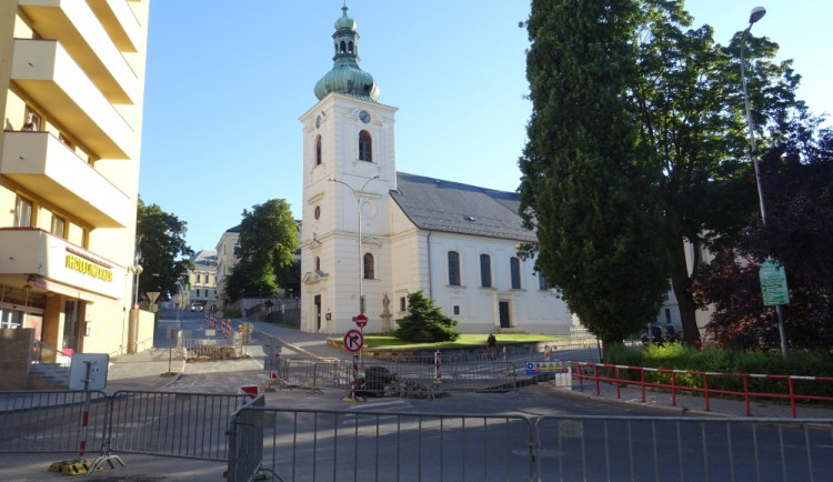 Stavební práce na Anenském náměstí v Jablonci potrvají do konce října