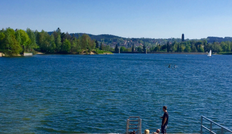 Lepší sociální zařízení i převlékárny. Okolí jablonecké přehrady se dočká změn