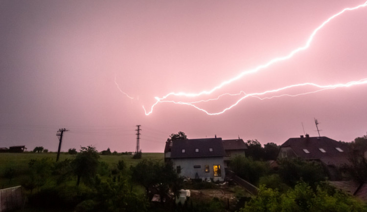Na jihu Čech bylo kvůli bouři bez proudu 4000 odběrných míst