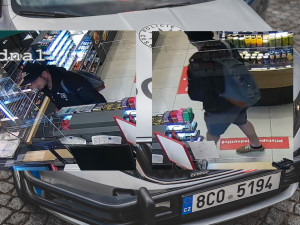 Muž našel peněženku s hotovostí a kartami, se kterými později platil. Pátrá po něm policie