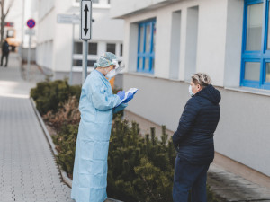 Další rekordní nárůst. Na jihu Čech přibylo za sobotu 43 případů koronaviru