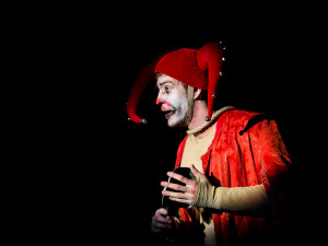 Převýchova mladého šlechtice v šaška, to vše za trest, a v sedmi obrazech. Do Třeboně přijede Bolek Polívka