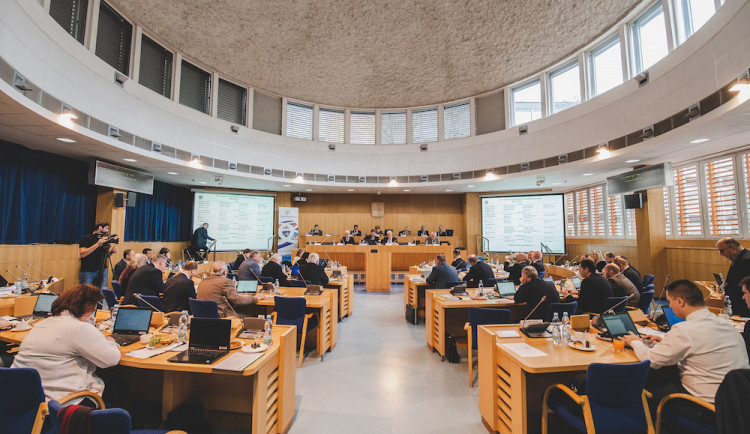 Krajské zastupitelstvo se kvůli karanténě radních přesouvá