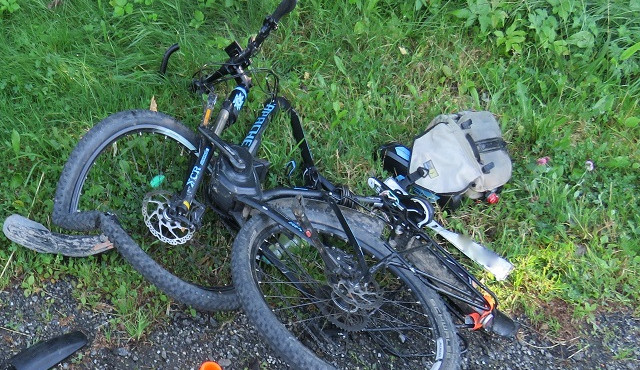 Tragická nehoda na Krumlovsku. Senior na elektrokole nepřežil střet s Felicií