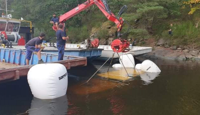 Na Orlíku se potopila loď.