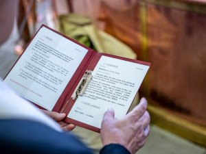 Budvar nechal požehnat zvláštní várku světlého ležáku. Výtěžek z prodeje půjde na charitu