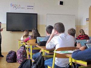 Roušky i při výuce? Opatření musí nejprve schválit ministerstva, doplňuje včerejší vyjádření hygiena