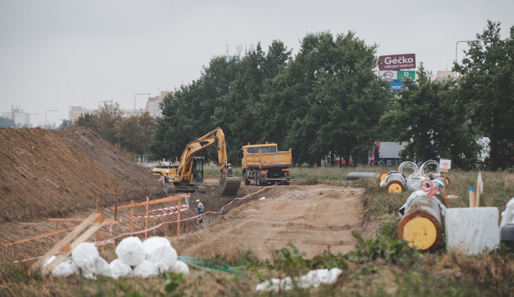 Stavba horkovodu z Temelína nabírá zpoždění. Po jeho dokončení se ušetří 80 tisíc tun hnědého uhlí ročně.