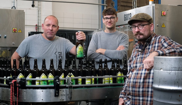 Baví experimentovat a posouvat hranice, říká spolumajitel Rodinného pivovaru Zichovec Ondřej Husák.