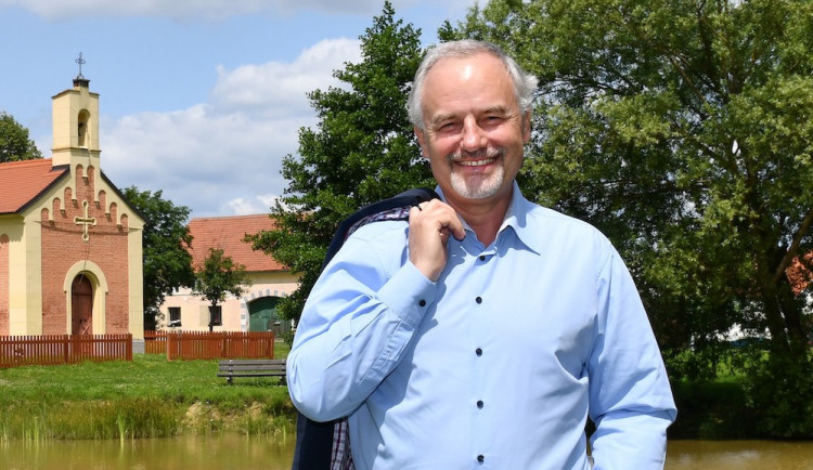 „Vyrůstal jsem na jihočeském venkově. Náš kraj a lidi tady mám moc rád,“ říká kandidát na hejtmana za hnutí ANO František Konečný.