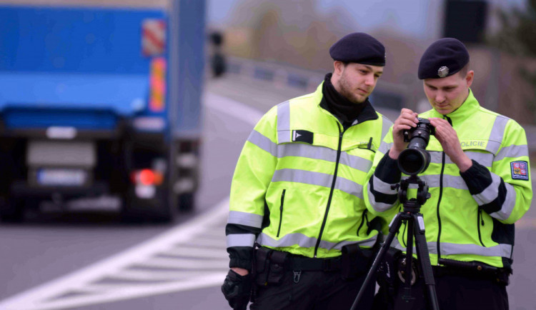 Maketa policisty zmizela od silnice v Litvínovicích. Policie hledá zloděje