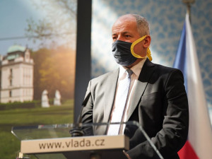 Hospody do desíti večer, akce maximálně do sta lidí. Prymula plánuje další opatření