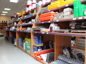 Od košťat… přes holínky… po krmné směsi! Soutěžte o poukázky do prodejny Zemědělských služeb Dynín