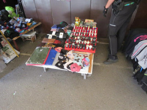 Celníci na jihu Čech zabavili padělané zboží za tři miliony korun. Mimo jiné i „značkové" roušky