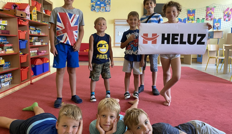 Heluz uspořádal jazykový tábor pro děti zaměstnanců