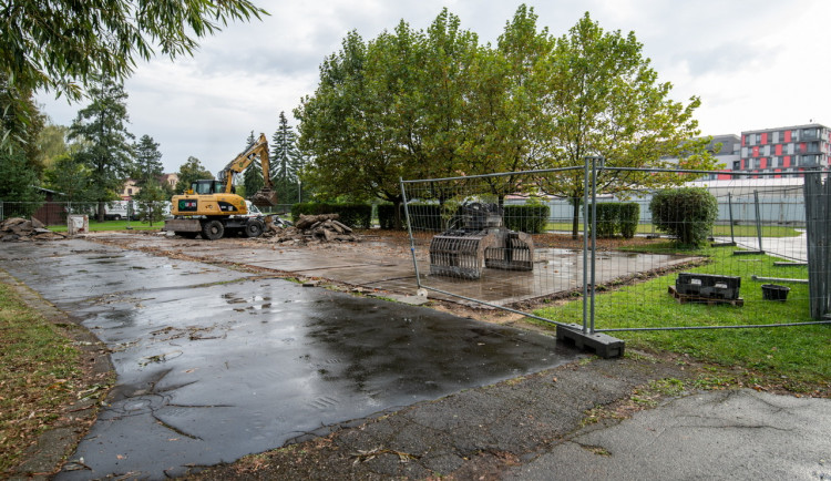 Budějovické výstaviště začalo bourat některé objekty