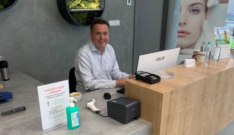 Roušky na školách? ​Dětem prakticky nic nehrozí. Je to politické rozhodnutí, říká Roman Šmucler