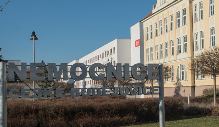 Dvě jihočeské nemocnice zakazují návštěvy u pacientů