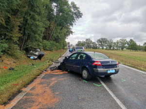 Hlavní tah na Třeboň uzavřela vážná nehoda. Čtyři lidé se zranili při nehodě tří aut