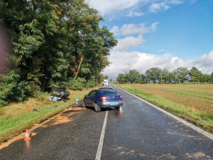 Hlavní tah na Třeboň uzavřela vážná nehoda. Čtyři lidé se zranili při nehodě tří aut