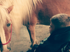 On je má škola života, říká maminka malého Lukáška bojujícího s mozkovou obrnou. Pomoci můžete i vy