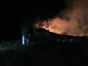 Rozsáhlý požár bývalého kravína. Škoda překročí milion korun, příčinu zjišťuje vyšetřovatel