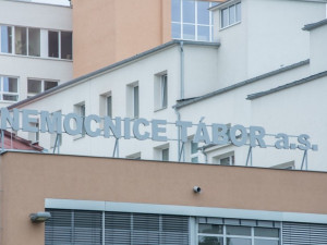 Nemocnice Tábor zakázala návštěvy. Nařízení začne platit od středy