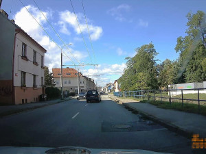 Silně opilý řidič křižoval svým autem ulice Budějc. Kličkováním upoutal pozornost strážníků