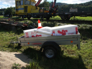 Další nehoda na železnici. Řidič Octavie vjel přímo před rozjetou drezínu.