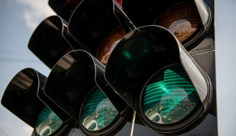 Sanitky dokázaly díky preferenci na křižovatce zkrátit cestu do nemocnice až o 20 vteřin