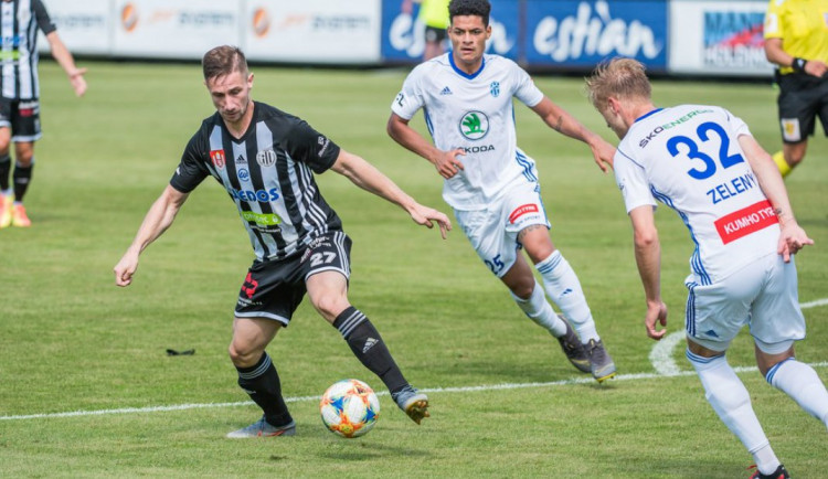 Dynamo stáhlo náskok Boleslavi a má bod