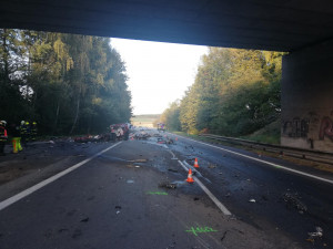 Při tragické nehodě nákladního a osobního auta na Písecku zemřel řidič jednoho z vozů