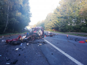 Při tragické nehodě nákladního a osobního auta na Písecku zemřel řidič jednoho z vozů