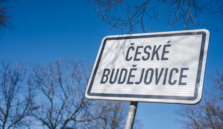 Nechceme škrtit investice, říká primátor Svoboda. Město uvažuje o zapojení rezerv a zvýšení úvěru