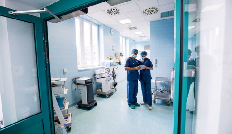 Podobná čísla hygienici na jihu Čech nepamatují. Ve středu přibylo více než 300 nakažených koronavirem