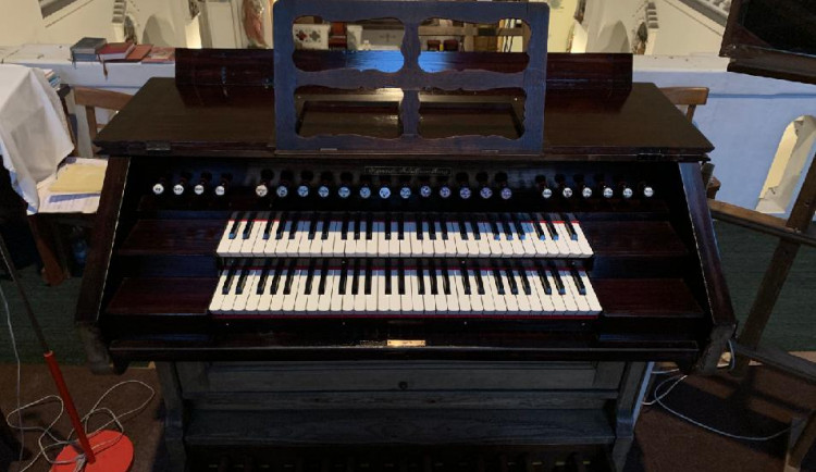 Kostelem v Rybářích opět zněly varhany, nikdo ale nezpíval
