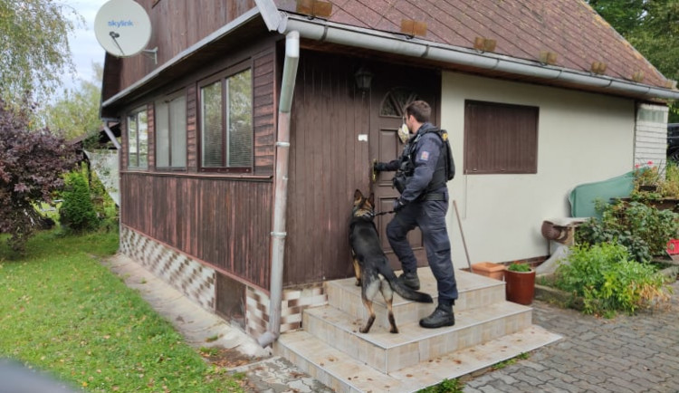 Opuštěné chaty jsou často terčem zlodějů. Policie kontrolovala jejich zabezpečení